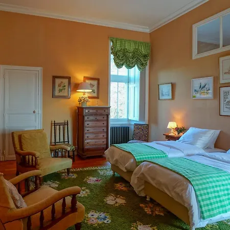 Chateau De Nocleg ze śniadaniem 3*