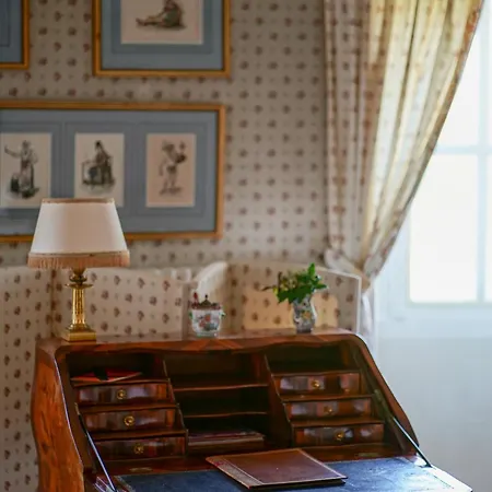 Chateau De Bed & Breakfast