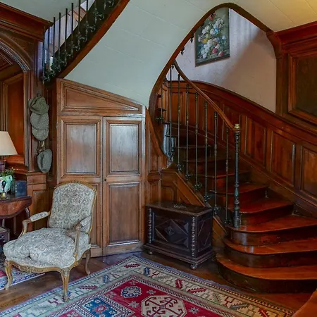 Chateau De Bed & Breakfast